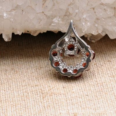 東海縣盛飾珠寶 寶石級純天然石榴石包銀邊掛墜的魅力與價(jià)值